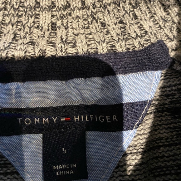 Boys Tommy Hilfriger Half Zip US5 - Picture 3 of 4